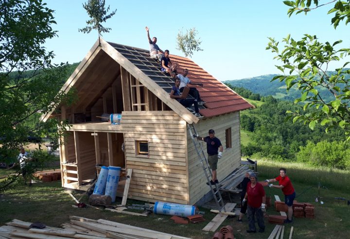 Ein Dach über den Kopf – Aufbau von Familienhäuser in Srebrenica